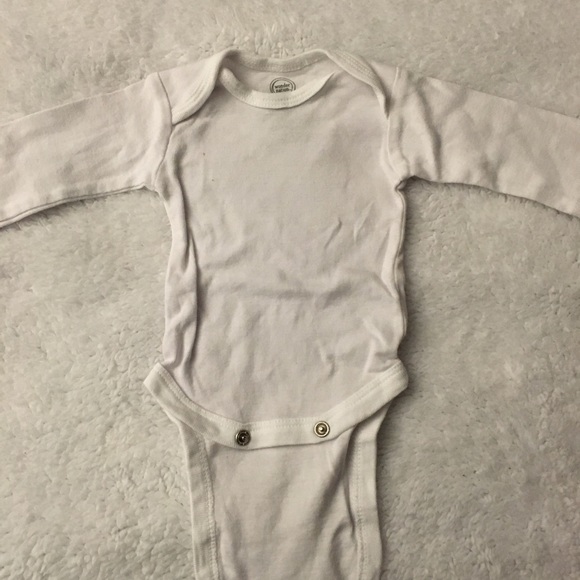 Two newborn outfits - Picture 2 of 4